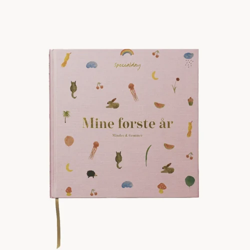 Barnets bog - mine første år - rosa