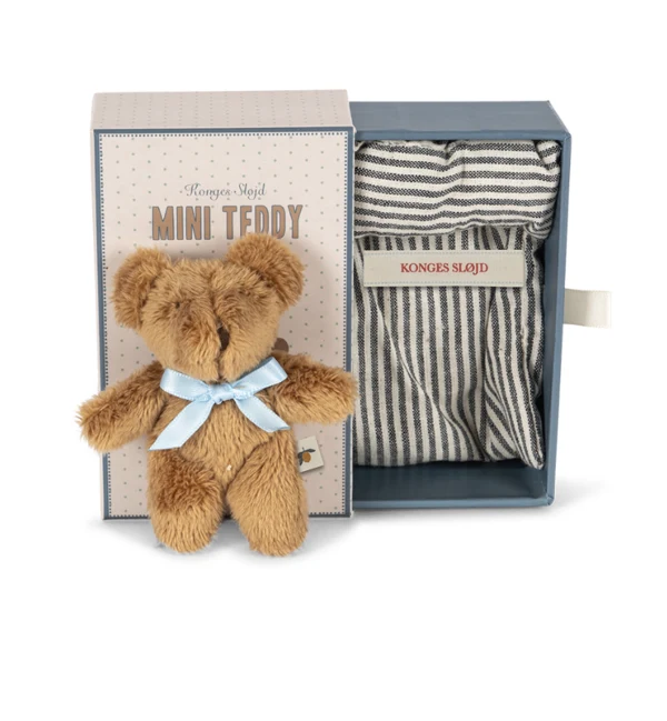 TINY BEAR Display – 12 bamser i blandede materialer