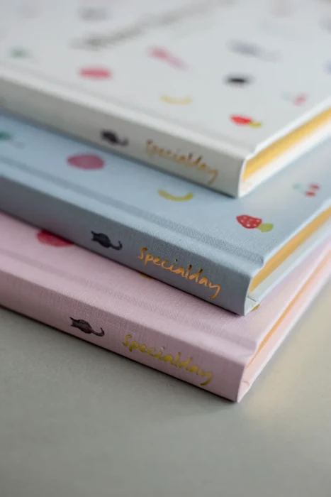 Barnets bog - mine første år - rosa