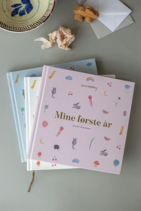 Barnets bog - mine første år - rosa